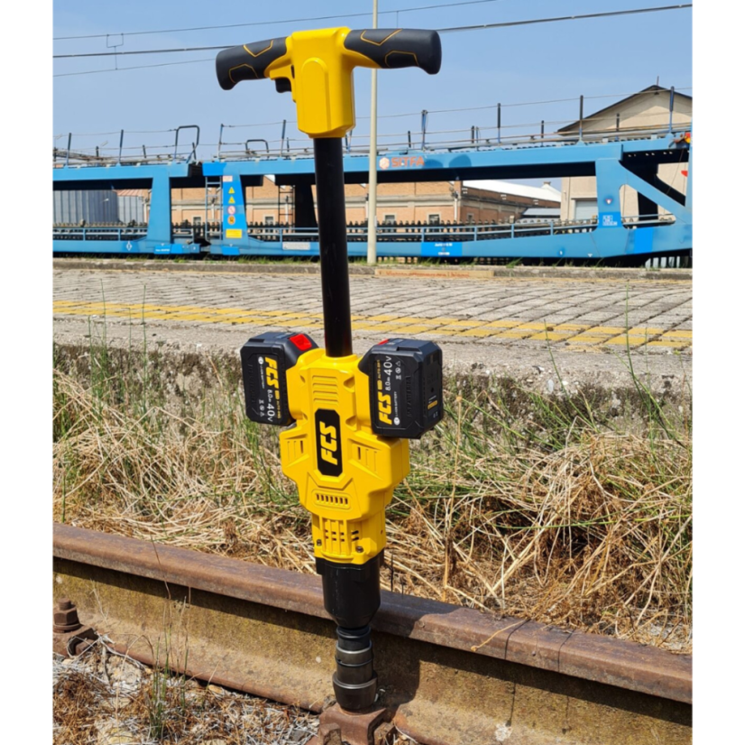 Akumulátorový rázový utahovák a vrtačka pražců e-MAV 2200