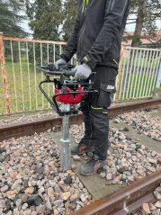 Šípový podbíják / podbíjecí pěch s benzínovým motorem Honda RCT 1500 P
