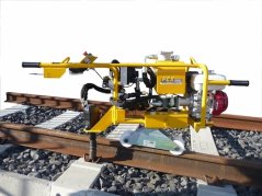 Hydraulická zatáčečka IHC 1300 P s benzínovým motorem