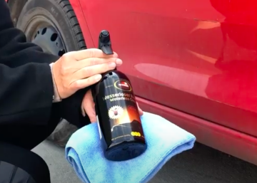 Jak odstranit škrábance z laku auta