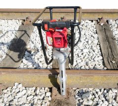 Přenosná benzinová vrtačka do pražců FTP 950 P